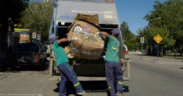 Horarios de los servicios durante el feriado del viernes en Neuquén