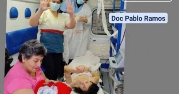 Una mujer con embarazo de riesgo dio a luz en una ambulancia en plena madrugada