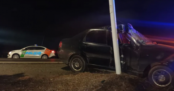 Peligro invisible: dos vehículos derraparon por hielo negro y neblina en Bariloche