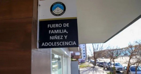 Fuerte denuncia contra un juez por no cumplir con la cuota alimentaria