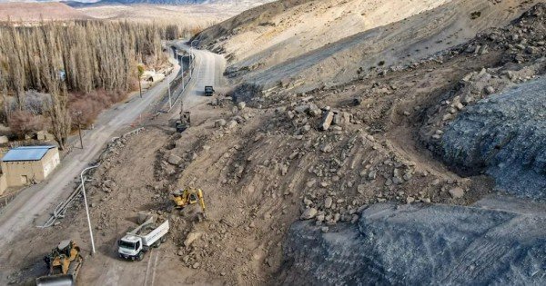 Avanza la remediación de la ruta 43 tras el derrumbe del cerro de la Virgen Avanza la remediación de la ruta 43 tras el derrumbe del cerro de la Virgen