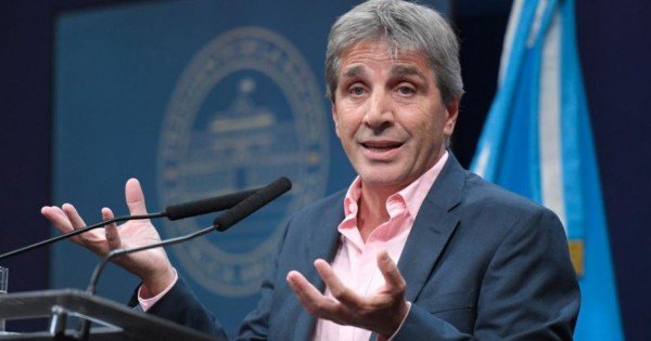 Luis Caputo presentó el nuevo Código de Ética del Ministerio de Economía