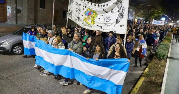 Fallo contra Cristina Kirchner: cómo fueron las protestas en Neuquén y Río Negro Fallo contra Cristina Kirchner: cómo fueron las protestas en Neuquén y Río Negro