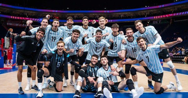 Histórico triunfo de la Selección argentina de vóley sobre Francia en el debut en la VLN
