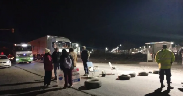 Corte total en Ruta 7: estudiantes reclaman por falta de clases y condiciones edilicias Corte total en Ruta 7: estudiantes reclaman por falta de clases y condiciones edilicias