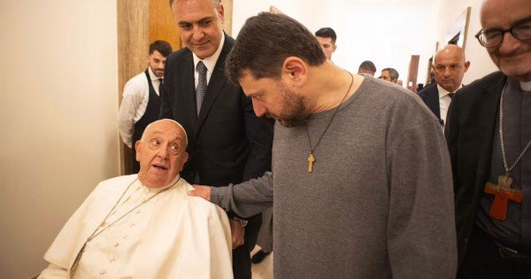 Adorni compartió un mensaje conciliador hacia el el papa Francisco
