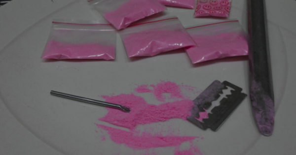 Alertan sobre el consumo de “cocaína rosa” en fiestas electrónicas de Cipolletti