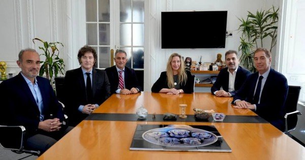 El PRO y LLA cierran filas en Buenos Aires: competirán unidos en septiembre El PRO y LLA cierran filas en Buenos Aires: competirán unidos en septiembre