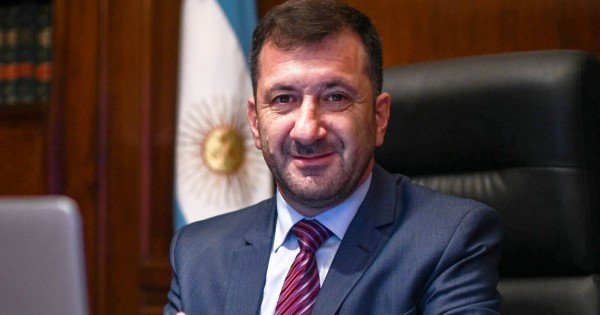 El senador Kueider bajo la lupa: tres fiscales investigan su caso en Paraguay El senador Kueider bajo la lupa: tres fiscales investigan su caso en Paraguay