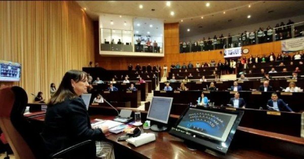 Figueroa destacó el apoyo legislativo para combatir el narcomenudeo en la provincia Figueroa destacó el apoyo legislativo para combatir el narcomenudeo en la provincia