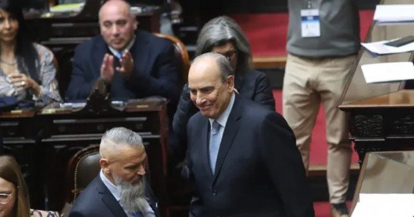 Francos defiende en el Congreso la reforma de inteligencia y la gestión de Milei