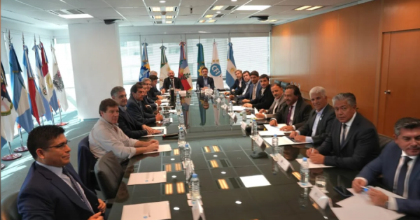 Gobernadores de todo el país firmarán la adhesión al Régimen Simplificado de Ganancias Gobernadores de todo el país firmarán la adhesión al Régimen Simplificado de Ganancias