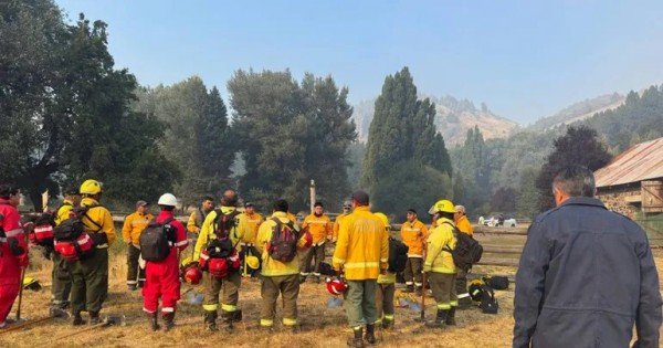 Incendios en Valle Magdalena: Rolando Figueroa traslada su Gabinete al frente de la emergencia
