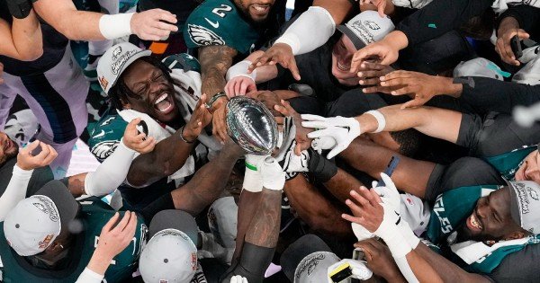Philadelphia Eagles aplastó a Kansas City Chiefs ante la mirada de Messi y Trump