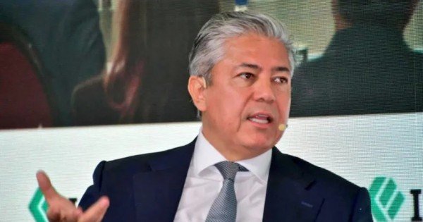 Rolando Figueroa viaja a EEUU para disertar sobre Vaca Muerta Rolando Figueroa viaja a EEUU para disertar sobre Vaca Muerta