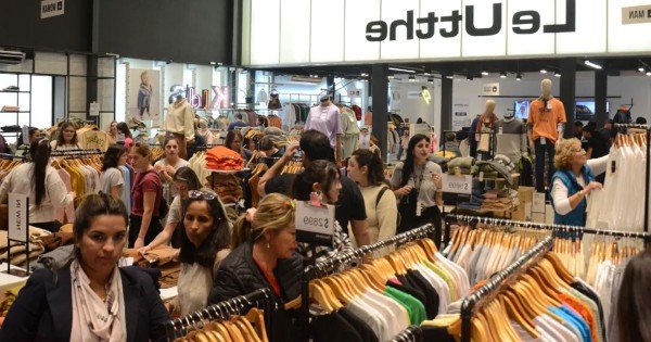 Se viene la primavera: impulsarán ventas de indumentaria con promociones