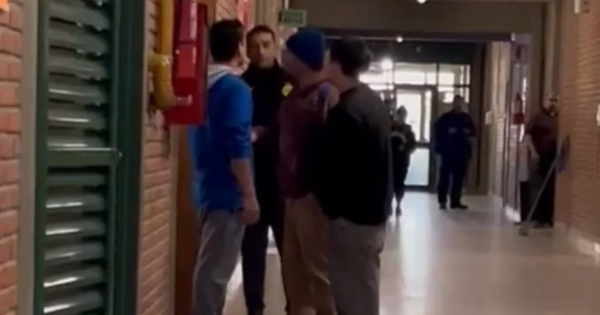 Violencia en la EPET 11: un padre insultó a un profesor por sacarle un vaper a su hijo Violencia en la EPET 11: un padre insultó a un profesor por sacarle un vaper a su hijo