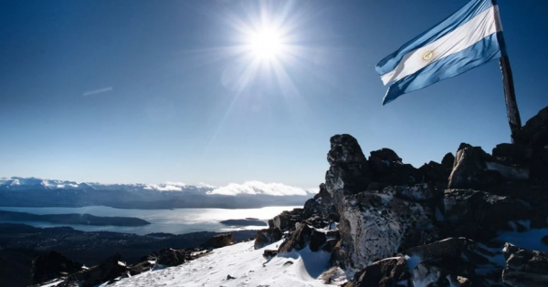 El solsticio de invierno 2025 ocurrirá hoy: llega la noche más larga del año