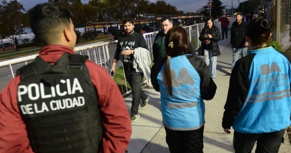 Deudores alimentarios: fueron al show de Los Piojos y les negaron el ingreso