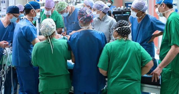 Más de 50 profesionales y 12 horas de trabajo para salvar a dos gemelas siamesas