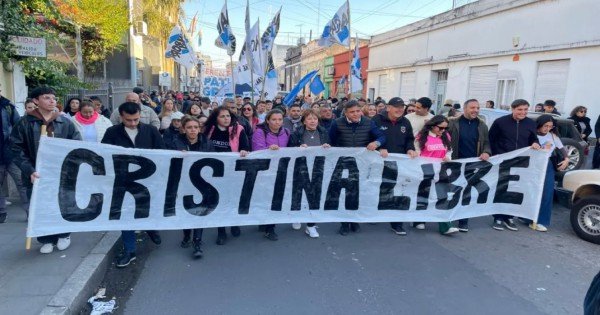 Múltiples marchas en Neuquén y Río Negro en defensa de Cristina Kirchner Múltiples marchas en Neuquén y Río Negro en defensa de Cristina Kirchner