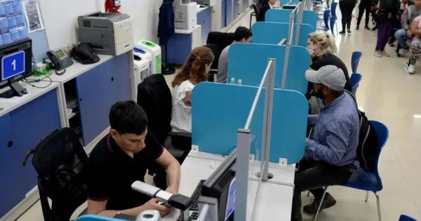 La Justicia suspende el decreto que eliminaba el feriado del Trabajador Estatal