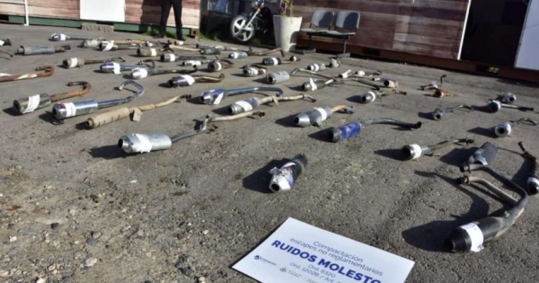 Chau ruidos molestos: la ciudad aplasta 260 caños de escape ilegales