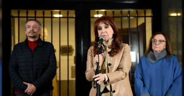 Intiman a Cristina Kirchner y los condenados por Vialidad a pagar 0 mil millones