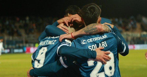 Con dos goles de Maravilla Martínez, Racing venció a San Martín (SJ) y avanzó a octavos