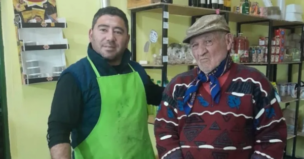 Encontró una mochila con dinero y la devolvió: el gran gesto de un carnicero neuquino