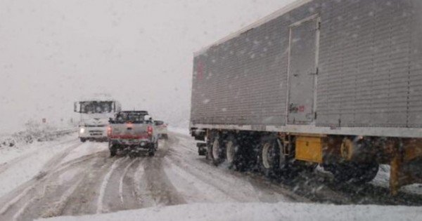 Vialidad alerta por nevadas y lluvias en Neuquén: recomiendan evitar viajes nocturnos