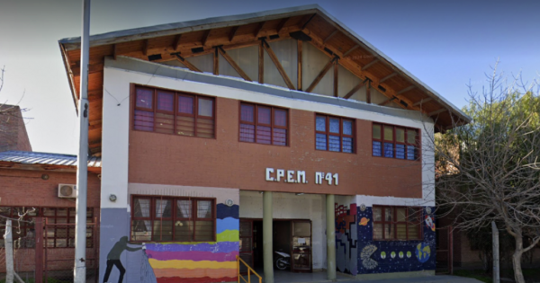 CPEM 41: agredieron una alumna que tiene la enfermedad de los huesos de cristal