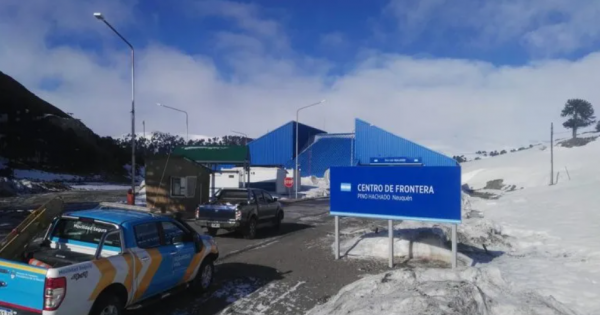 Demoraron a un ex diputado neuquino en Chile por llevar balas sin declarar