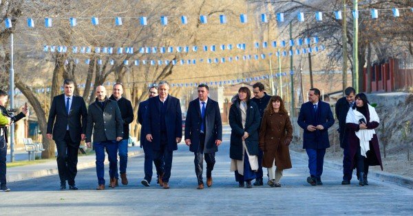 En el aniversario de Chos Malal, Figueroa puso en marcha obras y nuevos servicios de salud