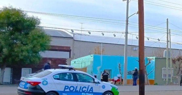 Un hombre de 75 años fue encontrado sin vida en el patio de una casa en Allen