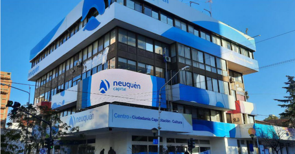 Con recursos propios, Neuquén paga haberes este viernes y avanza con obras de asfalto