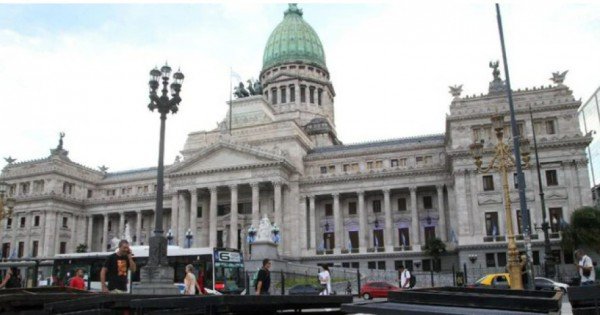 Milei vetó el aumento a jubilados y la oposición no junta los votos para dar pelea Milei vetó el aumento a jubilados y la oposición no junta los votos para dar pelea