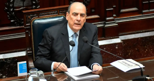 Guillermo Francos presenta su informe de gestión en el Congreso bajo máxima tensión