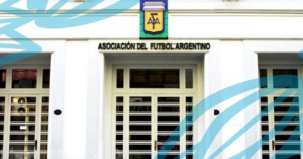 Desde 2026 será obligatoria la Licencia Pro para Directores Deportivos o managers