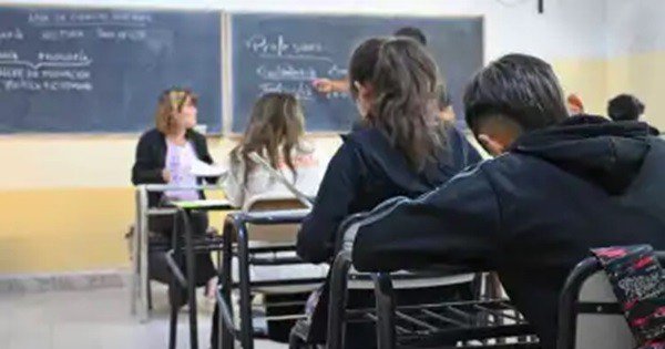 Voucher educativo: quiénes pueden cobrarlo y qué requisitos deben cumplir