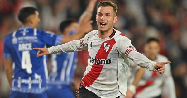 River venció 4-2 a Godoy Cruz y quedó como único líder del Grupo B