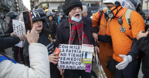 Marchas en el Congreso: jubilados, Garrahan y Abuelas reclaman tras el veto de Milei