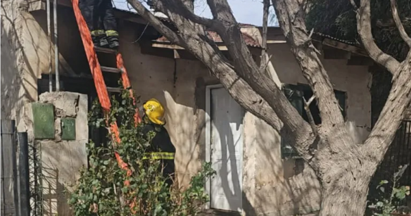 Cómo se encuentra la mujer rescatada de un incendio en su vivienda de Roca Cómo se encuentra la mujer rescatada de un incendio en su vivienda de Roca