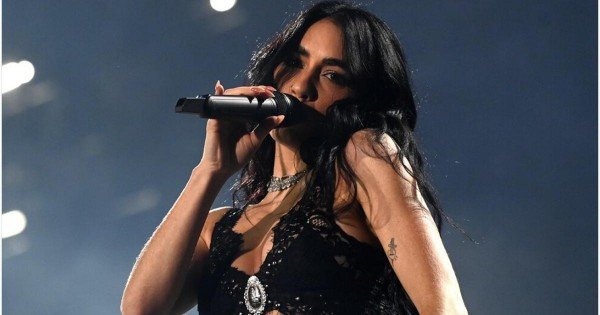 Lali Espósito y la política se cruzan en Vélez: fans viralizan cántico contra Milei