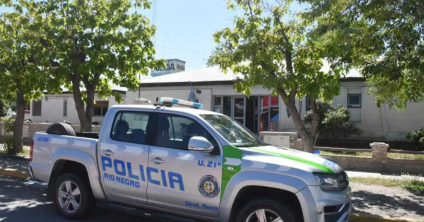 Un policía salvó a una mujer de 77 años de un incendio en su vivienda