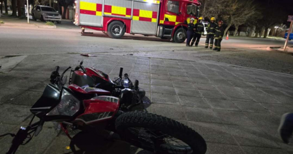 Dos adolescentes gravemente heridos tras ser embestidos por un auto en Centenario