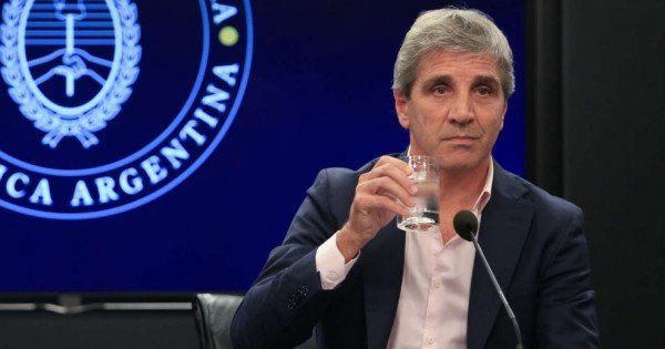Caputo se pronunció tras la derrota de LLA y ratificó el rumbo económico