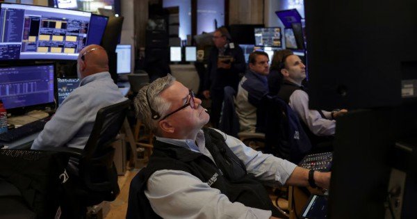 Rebotan acciones y bonos argentinos tras el golpe electoral al Gobierno