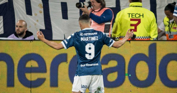 Racing pegó primero ante Vélez en Liniers y sacó ventaja en los cuartos de final