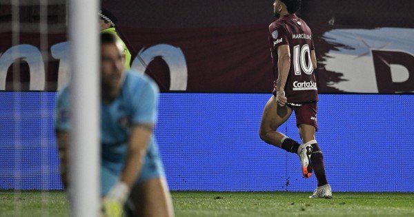 Video: el gol de Marcelino Moreno que desató la locura en Lanús ante Fluminense